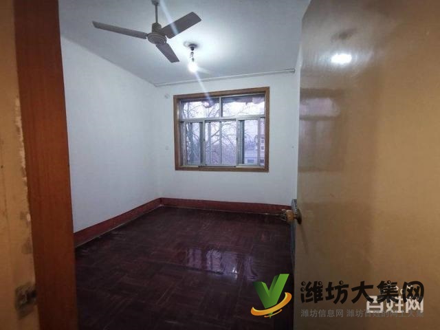 銀杏小區北鄰市府家屬院簡裝100平3室36.6萬