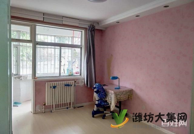 圣榮廣場(chǎng)多層1樓,精裝3室,房東急售,現(xiàn)在僅僅只要