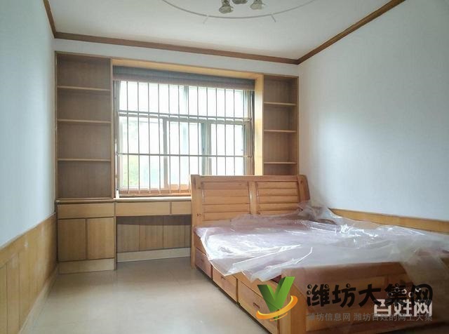 市中心新華* **多層一樓帶120平大院子南開門看