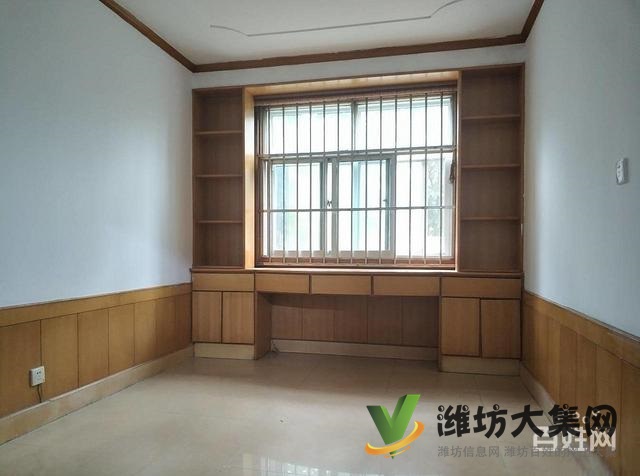 市中心新華* **多層一樓帶120平大院子南開門看