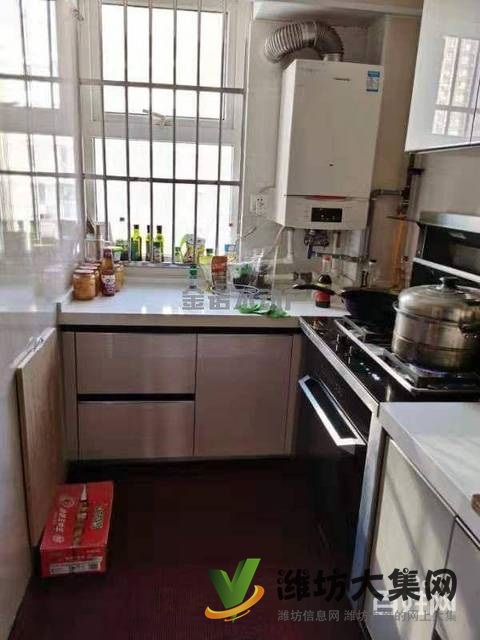 中央華府小高層147平三室?guī)к囄痪b修送全部家具家電93.8