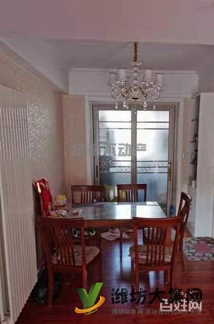 中央華府小高層147平三室?guī)к囄痪b修送全部家具家電93.8