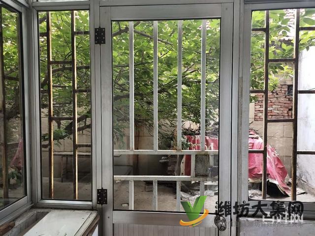 城北供銷(xiāo)社家屬院精裝1樓帶院帶家具低.價(jià)出租