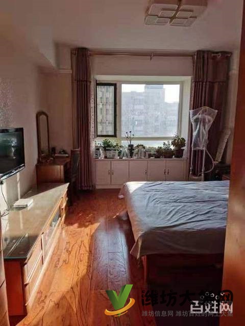 中央華府小高層147平三室?guī)к囄痪b修送全部家具家電93.8