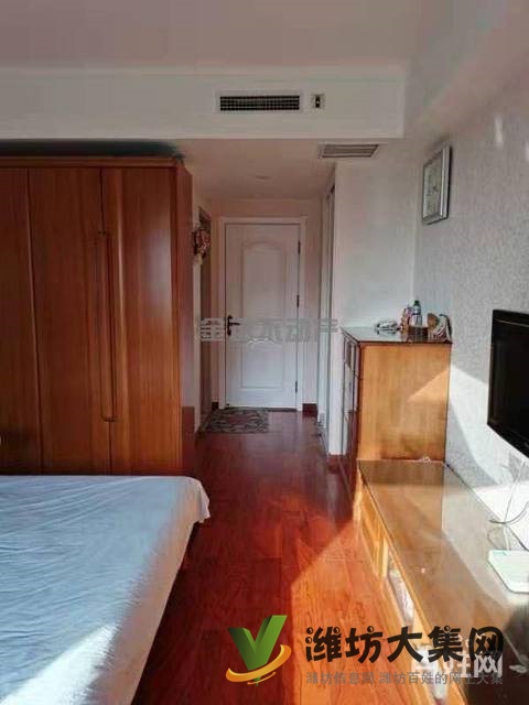 中央華府小高層147平三室?guī)к囄痪b修送全部家具家電93.8