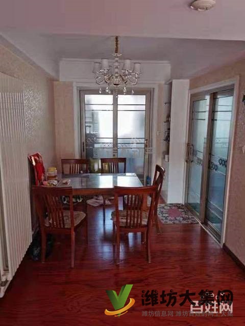 中央華府小高層147平三室?guī)к囄痪b修送全部家具家電93.8