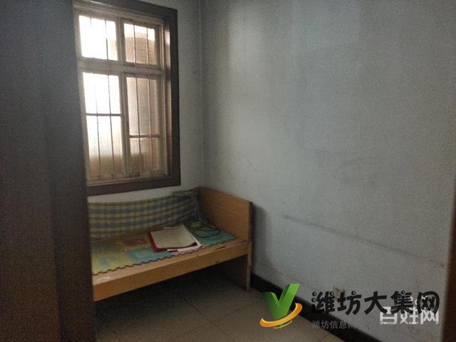 城北供銷(xiāo)社家屬院精裝1樓帶院帶家具低.價(jià)出租