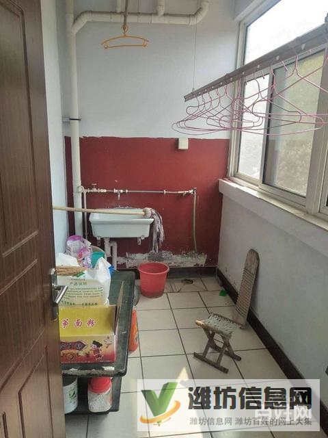 外國(guó)語(yǔ)近,政府小區(qū)稀 缺一樓,精裝修拎包入住,環(huán)境優(yōu)美物業(yè)