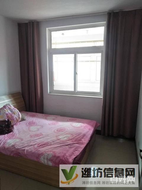 外國(guó)語(yǔ)近,政府小區(qū)稀 缺一樓,精裝修拎包入住,環(huán)境優(yōu)美物業(yè)