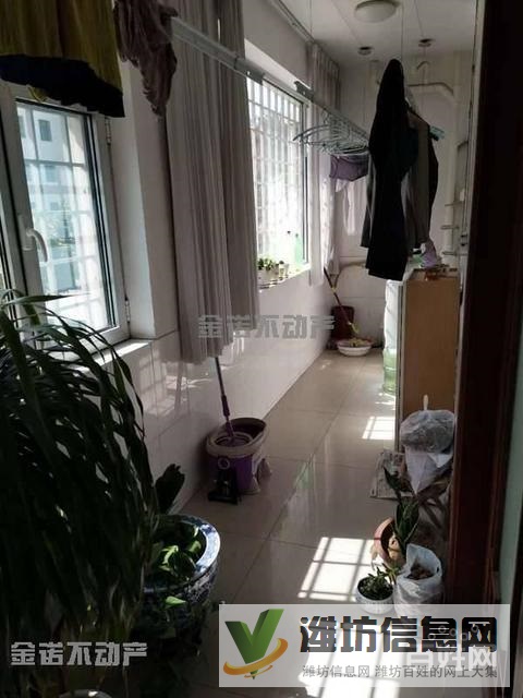 日?qǐng)?bào)社 圣城小區(qū)181平四室 多層一樓 帶車庫11