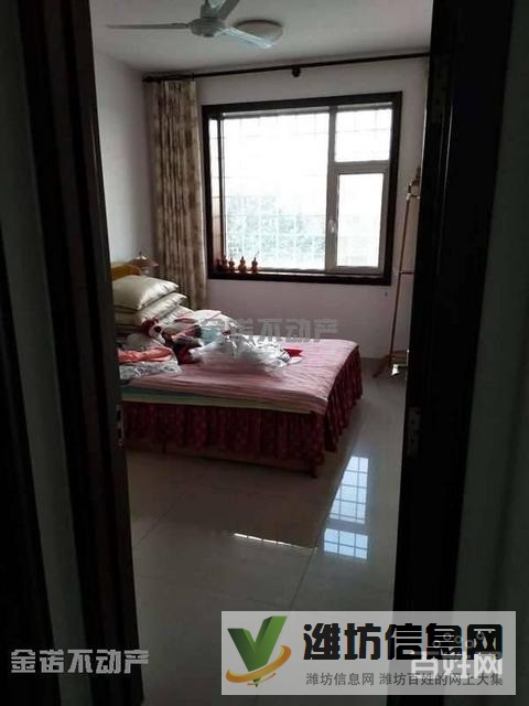 日?qǐng)?bào)社 圣城小區(qū)181平四室 多層一樓 帶車庫11