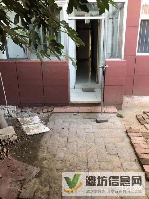 一樓帶大院!大院!有南門(mén),實(shí)小近,標(biāo)準(zhǔn)三室,全明通透