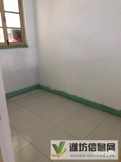 一樓帶大院!大院!有南門(mén),實(shí)小近,標(biāo)準(zhǔn)三室,全明通透