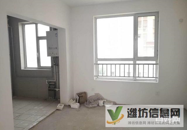 濰縣中路榮府小區 143平 客廳朝陽三室朝陽 毛坯