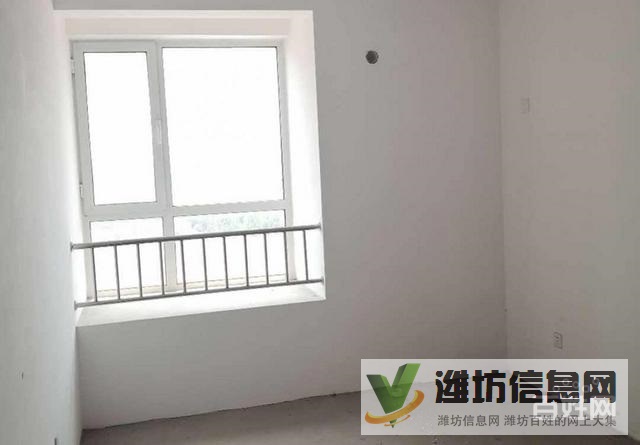 濰縣中路榮府小區 143平 客廳朝陽三室朝陽 毛坯