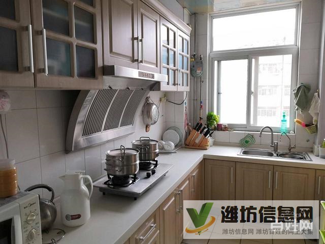 家樂(lè)花園,帶車(chē)庫(kù),多層三樓,精致裝修,三室兩廳。