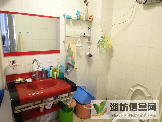 家樂(lè)花園,帶車(chē)庫(kù),多層三樓,精致裝修,三室兩廳。