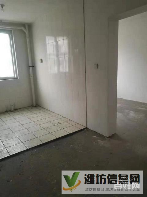 更名貸款,三室兩廳,帶閣樓。