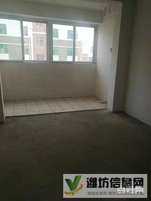 更名貸款,三室兩廳,帶閣樓。