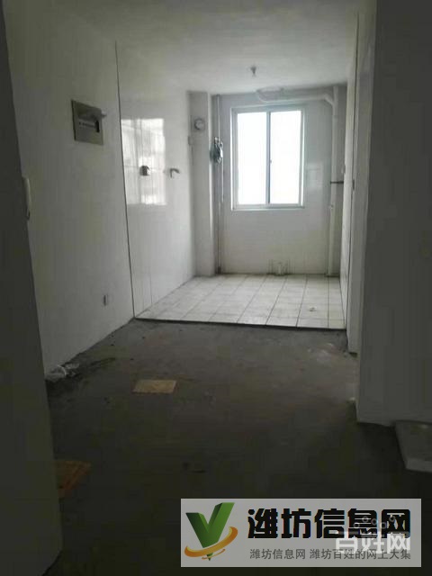 更名貸款,三室兩廳,帶閣樓。