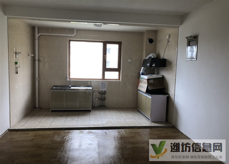 坊子新區(qū)悅龍山135平電梯洋房出租